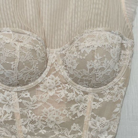 Victoria's Secret Cream Lace Top - Picture 5 of 12